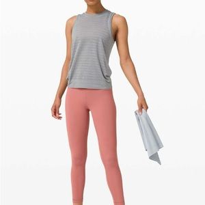 Lululemon Wunder Train High-Rise Tight 25"
Brier Rose (First Release) Size 0